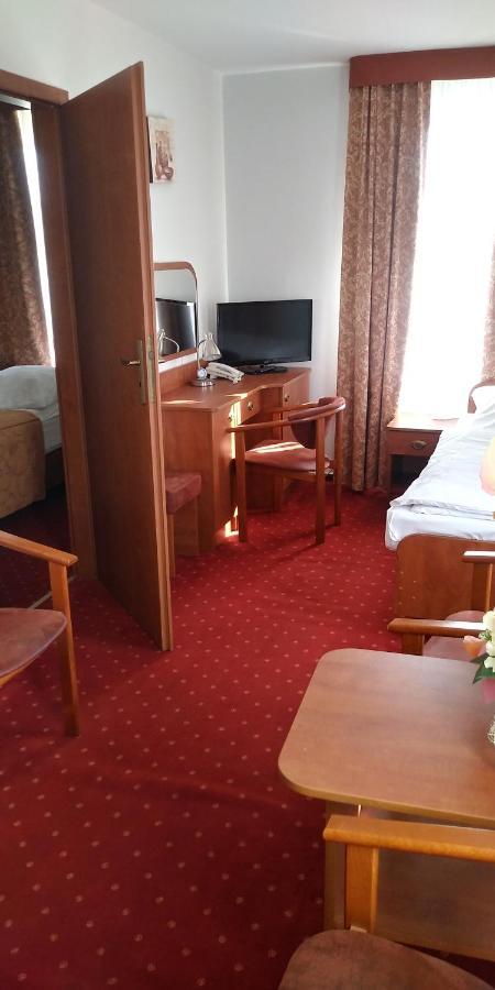 Hotel Korona Цеханув Экстерьер фото